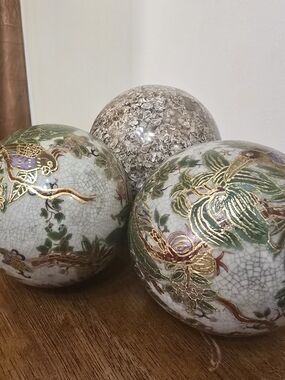 Set Of 3 VTG Satsuma Ball Japanese Sherry Gold Gilded Porcelain & Sea Shell Orbs